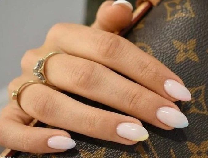 Маникюр на богатата жена: 7 цвята за нокти, които клиентките на ...